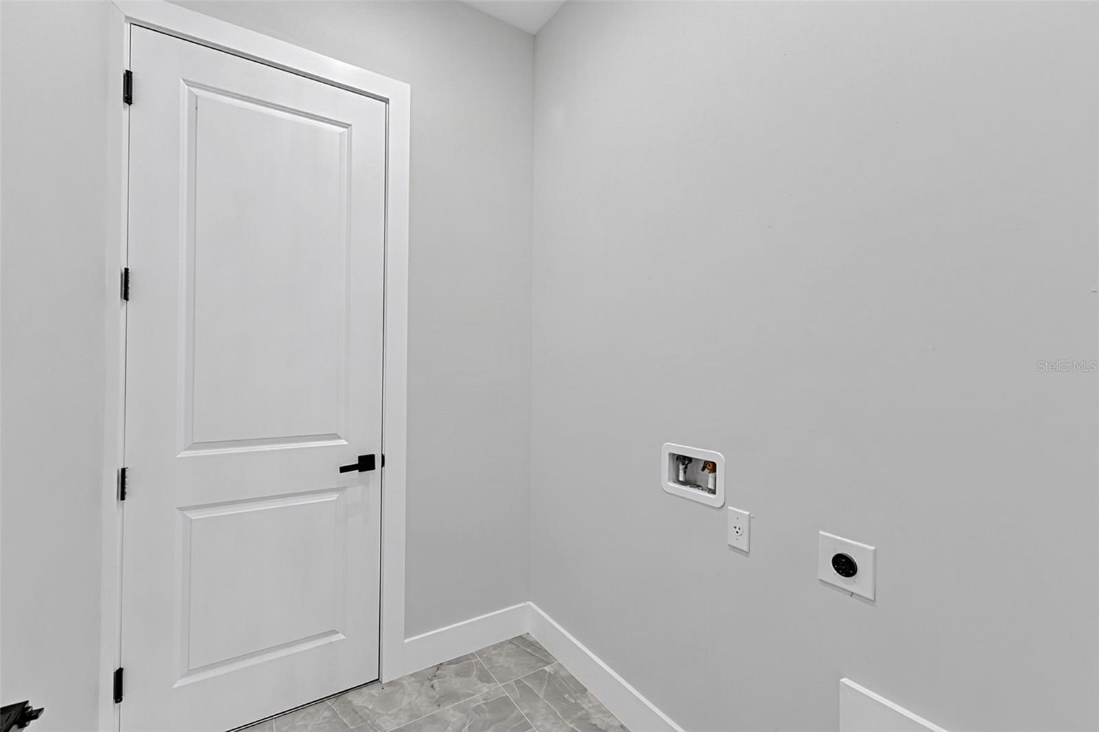 13332 Boabadilla Ln Property Photo 28