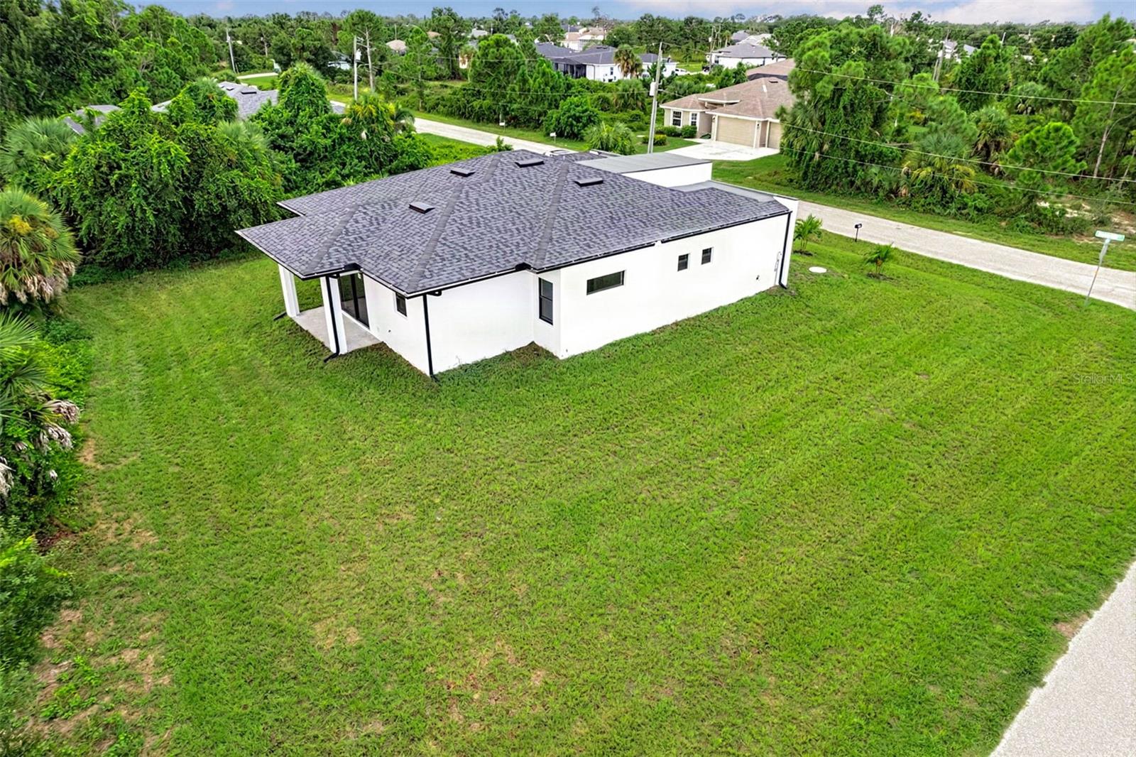 13332 Boabadilla Ln Property Photo 47