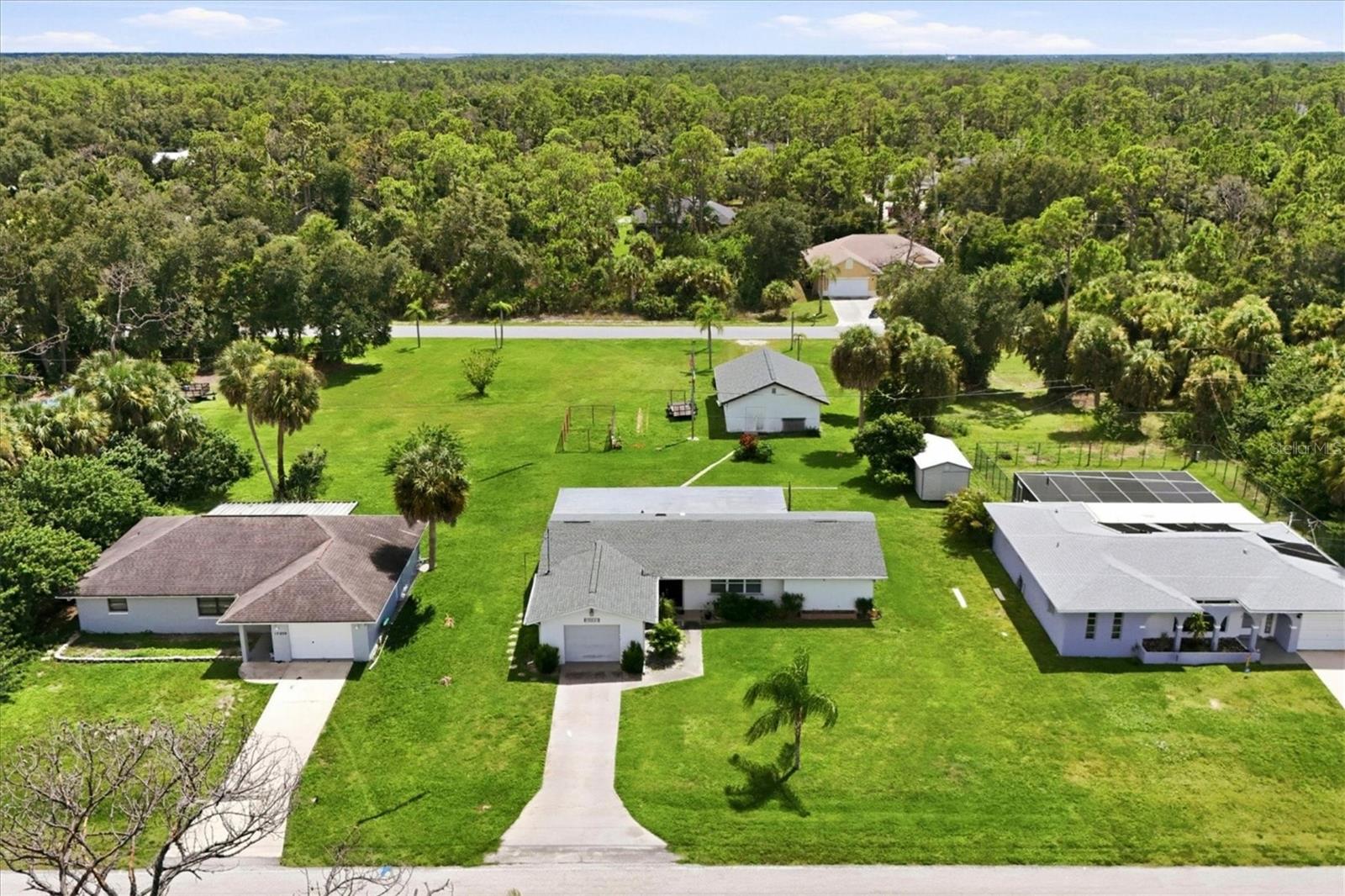 15231 Chamberlain Blvd Property Photo 1