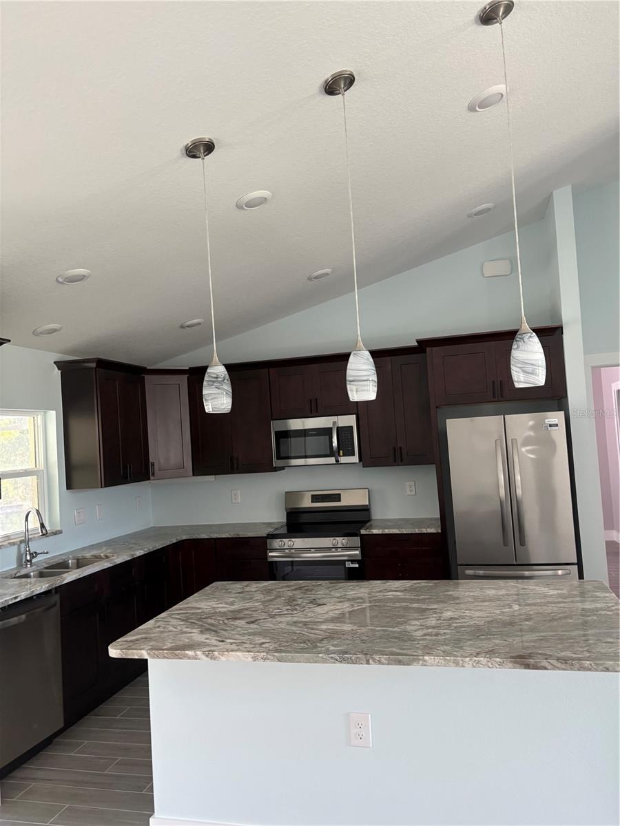 7227 Pinedale Dr Property Photo 4