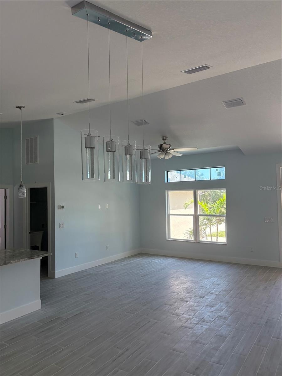 7227 Pinedale Dr Property Photo 18