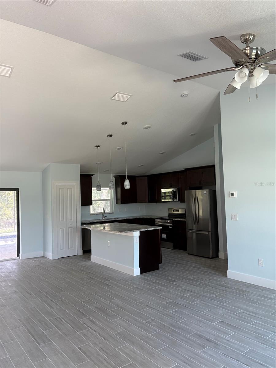 7227 Pinedale Dr Property Photo 20