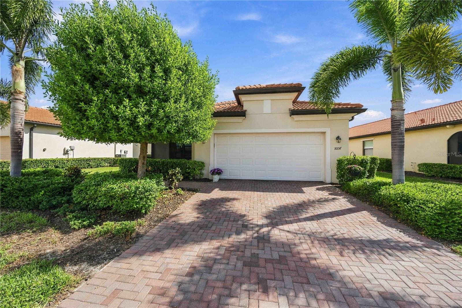 10157 Fiddlewood Dr Property Photo 3
