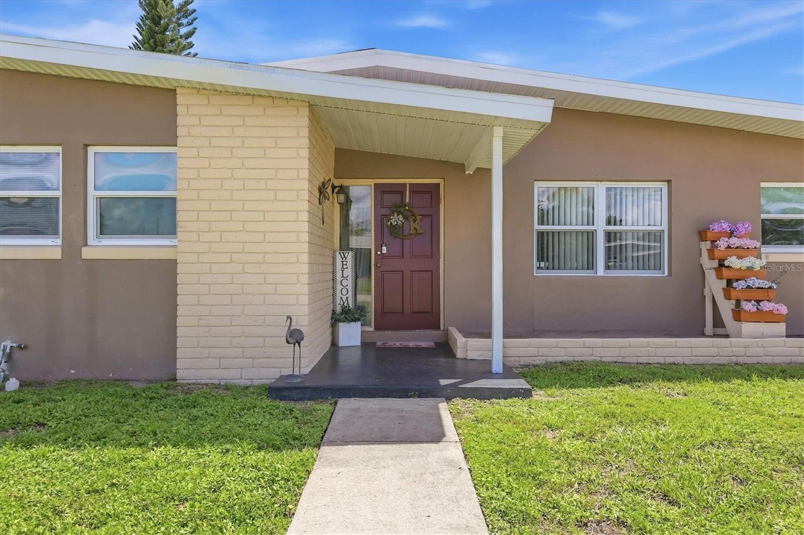 2424 Warne St Property Photo 3