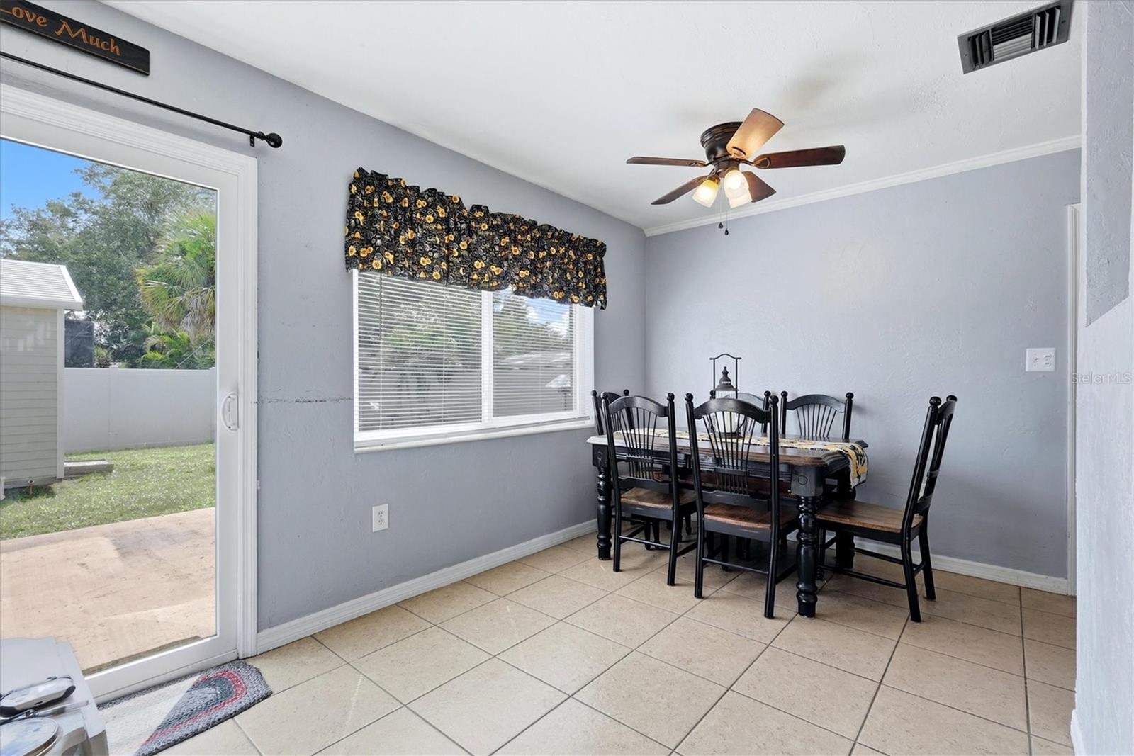 2424 Warne St Property Photo 14