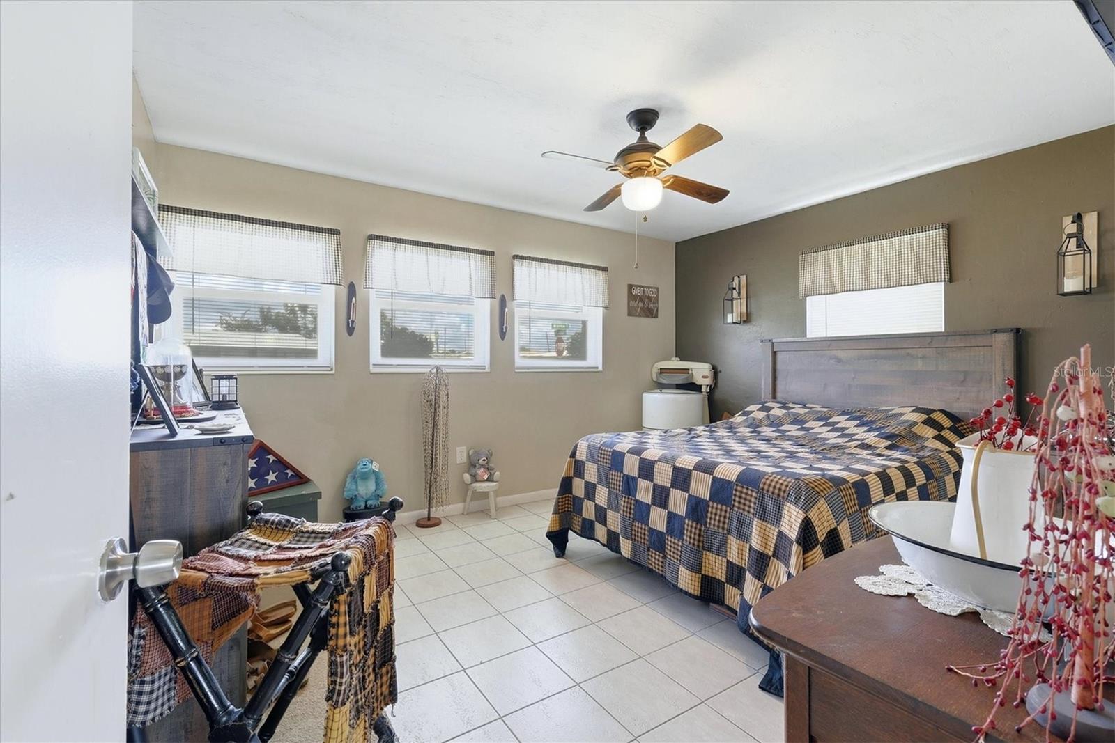 2424 Warne St Property Photo 19