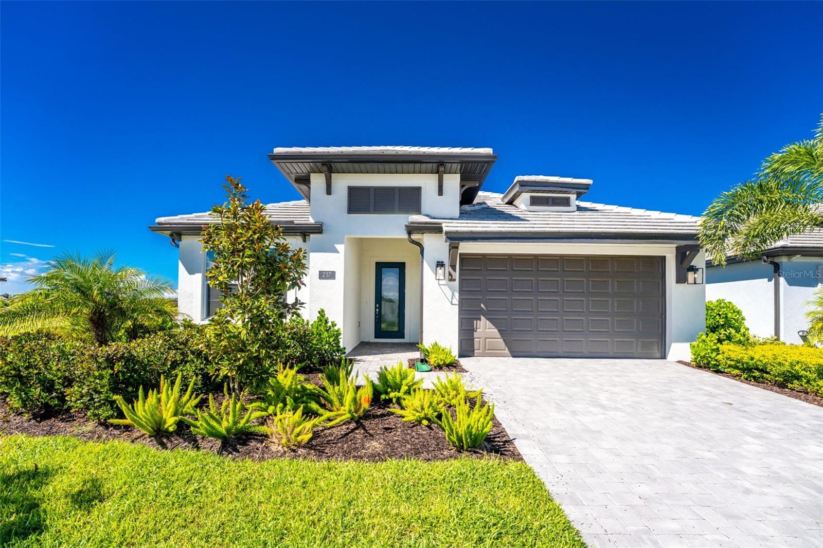 237 Vistera Blvd Property Photo 1
