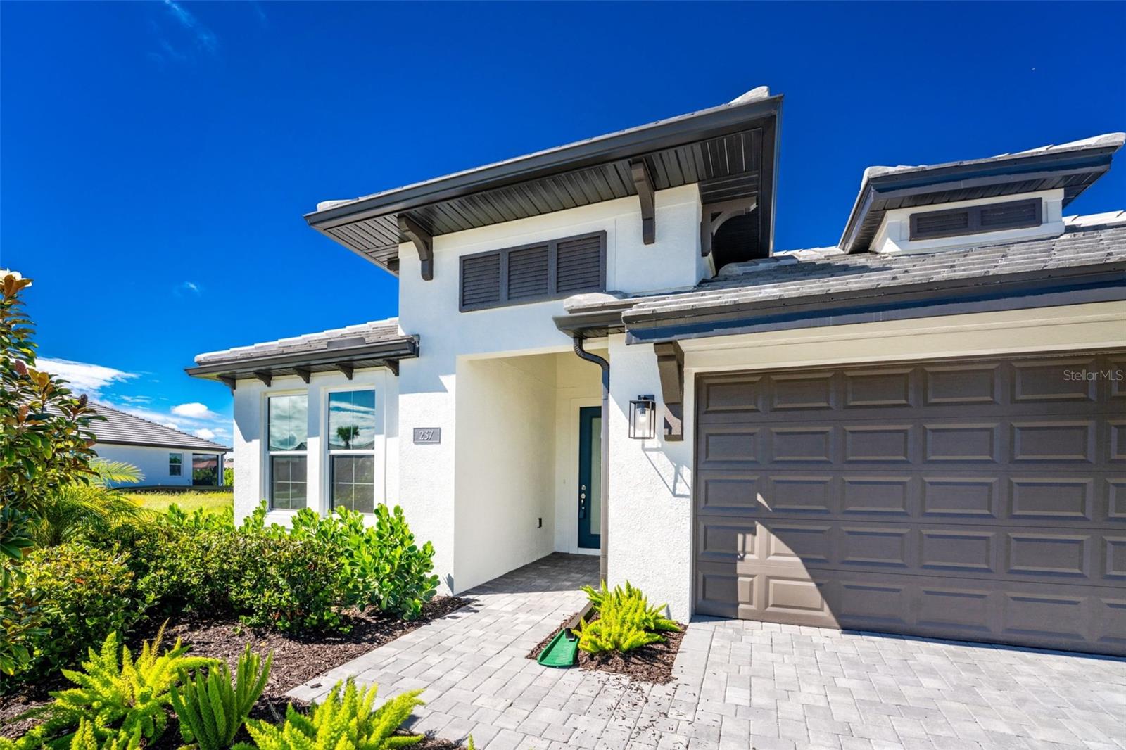 237 Vistera Blvd Property Photo 4