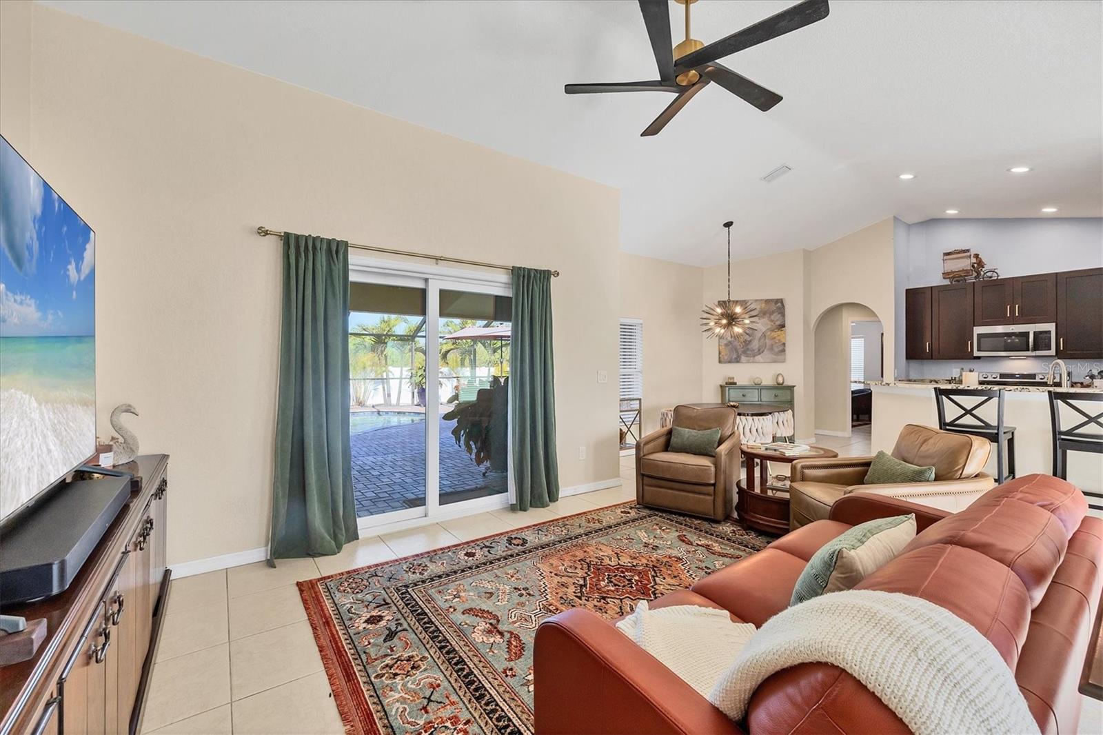 10039 Sunday Dr Property Photo 4