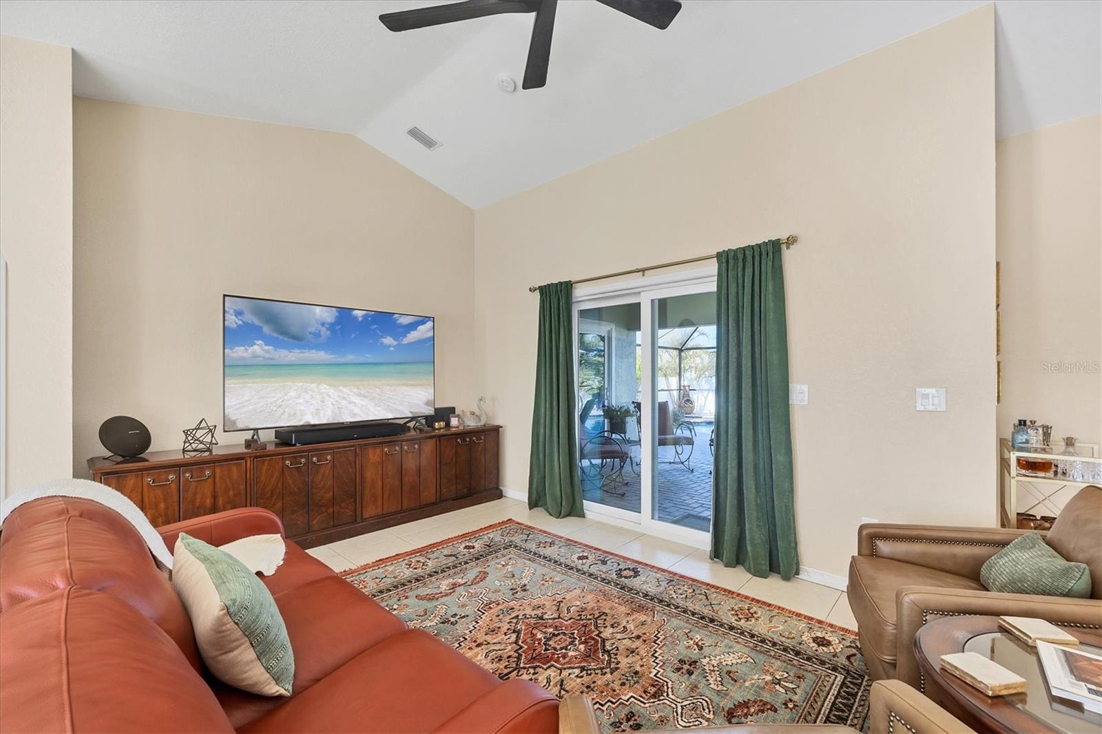 10039 Sunday Dr Property Photo 5