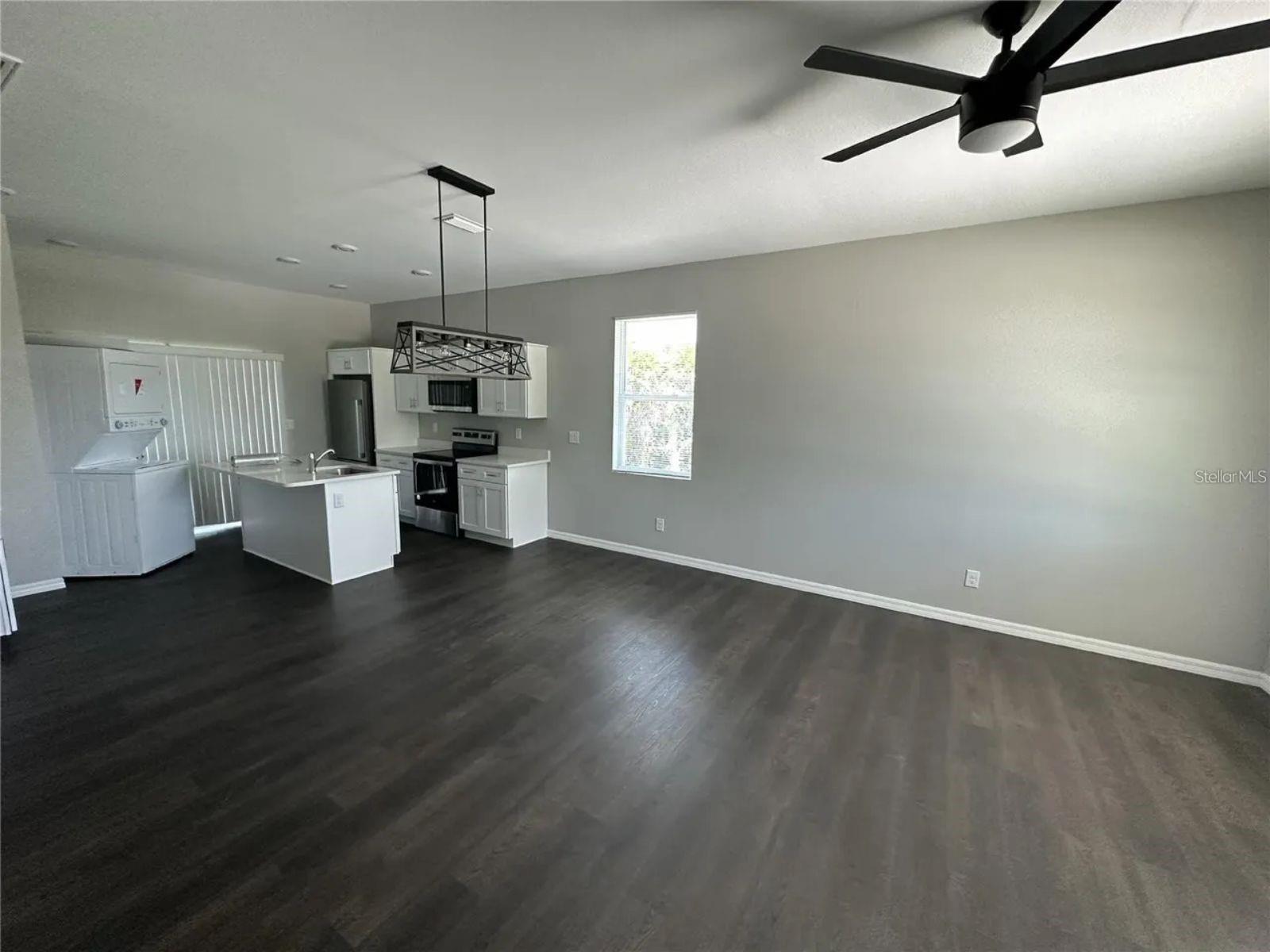 10366 Kidron Ave Property Photo 4