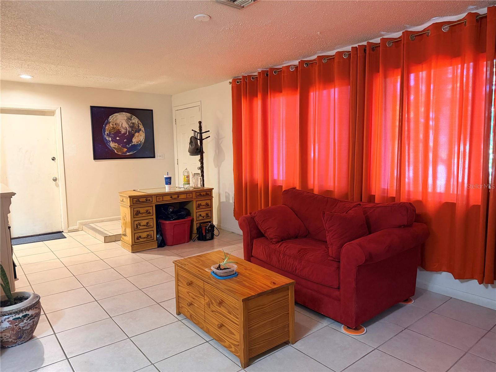 1148 Lyle St Property Photo 4