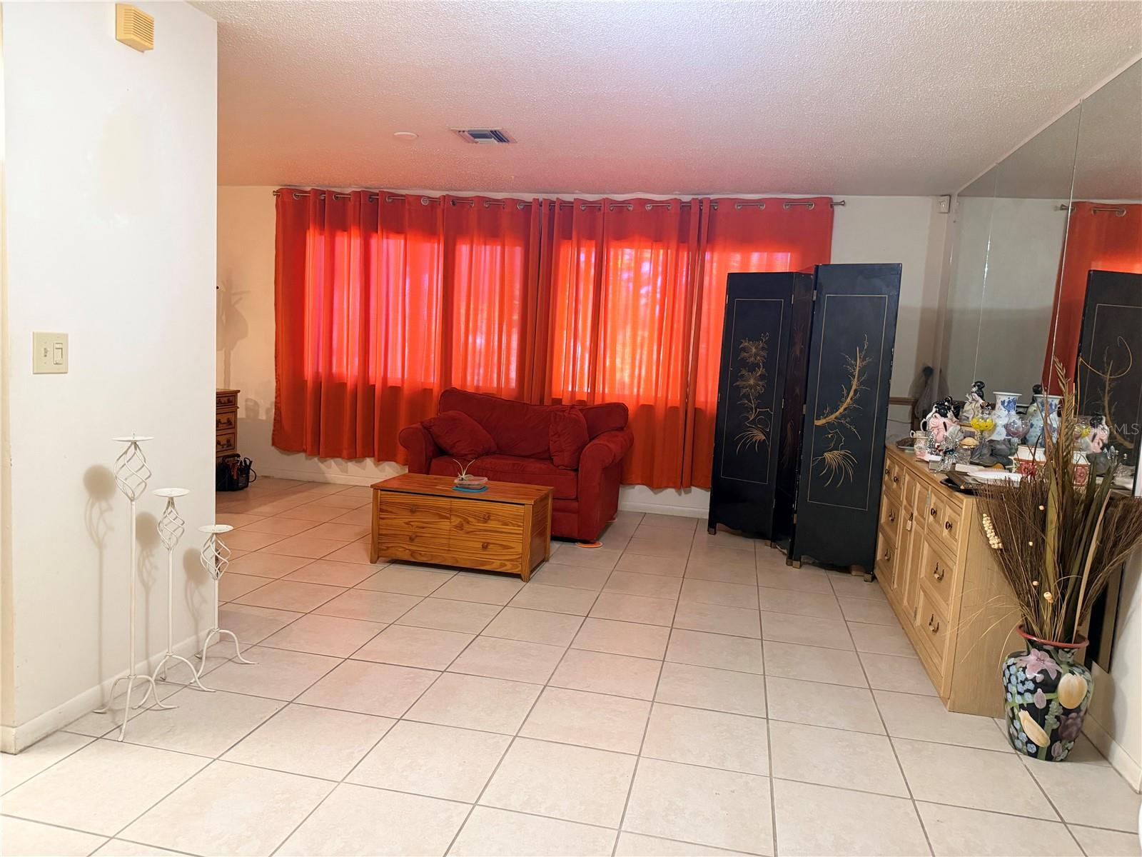 1148 Lyle St Property Photo 5