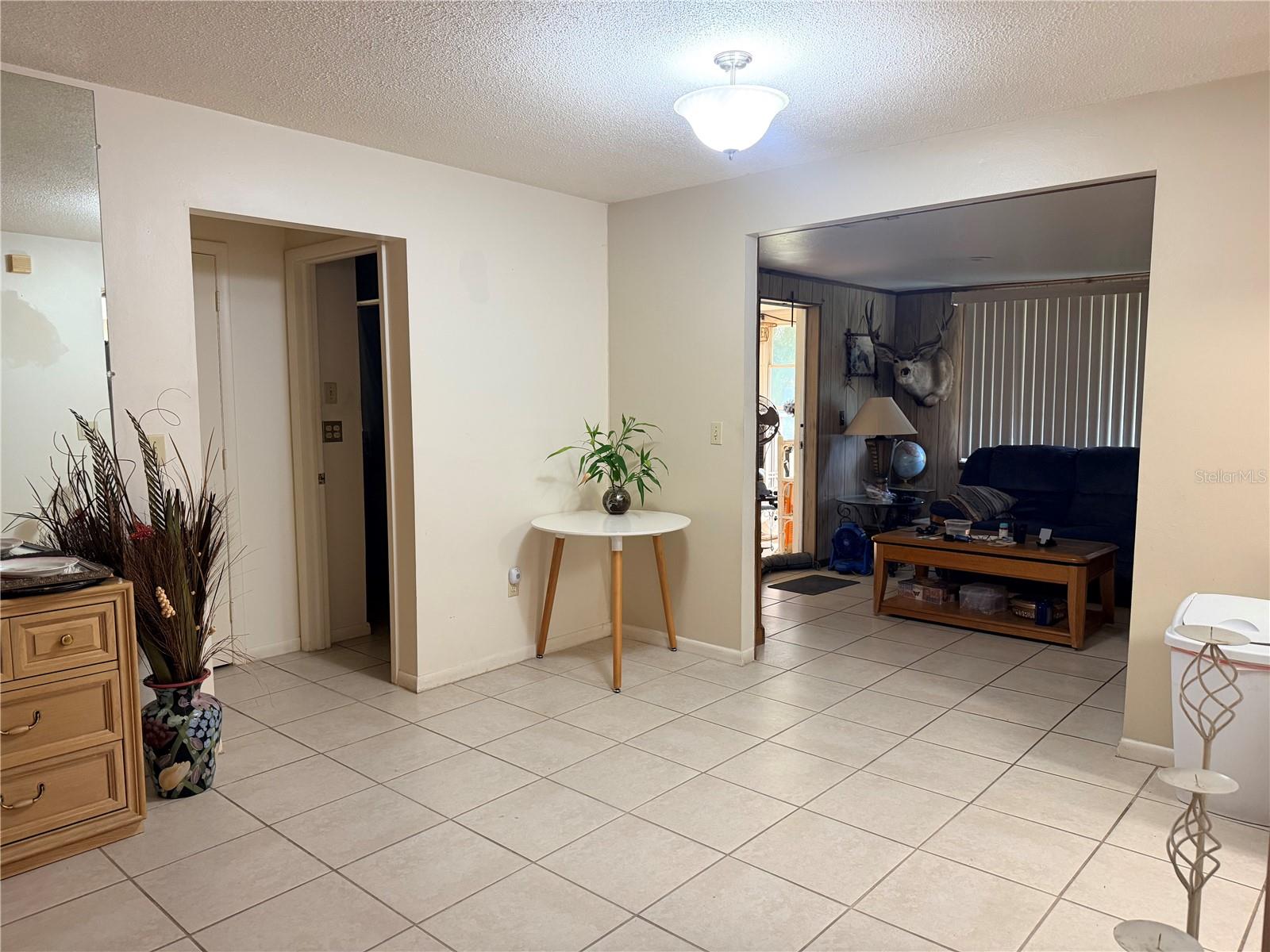 1148 Lyle St Property Photo 6
