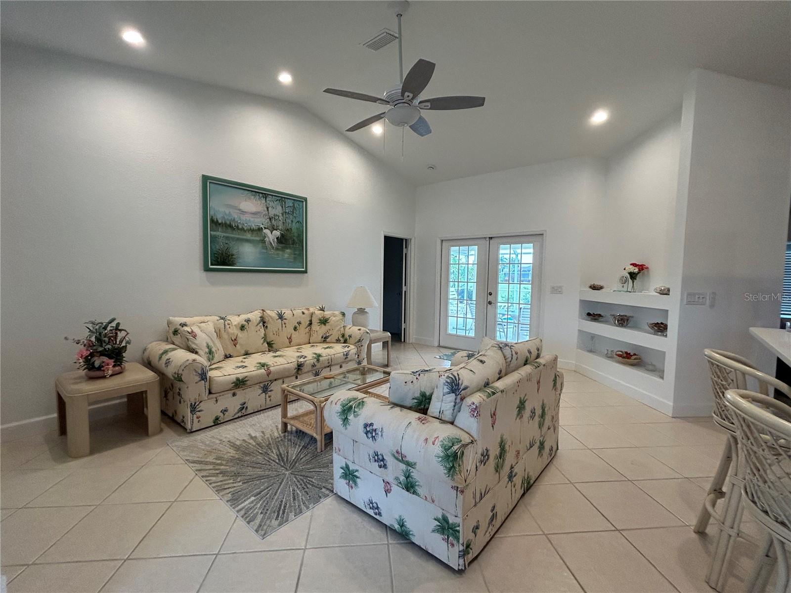 435 Rotonda Cir Property Photo 4