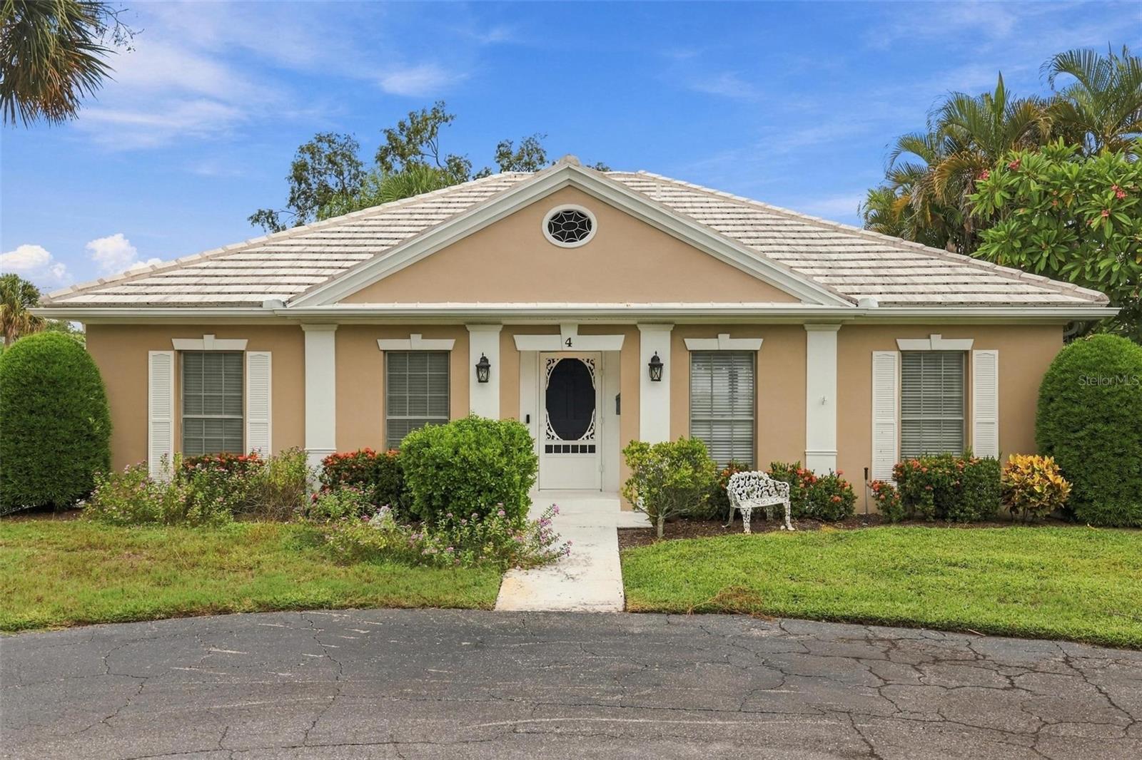 4 ANTIGUA CIR #6 Property Photo 1