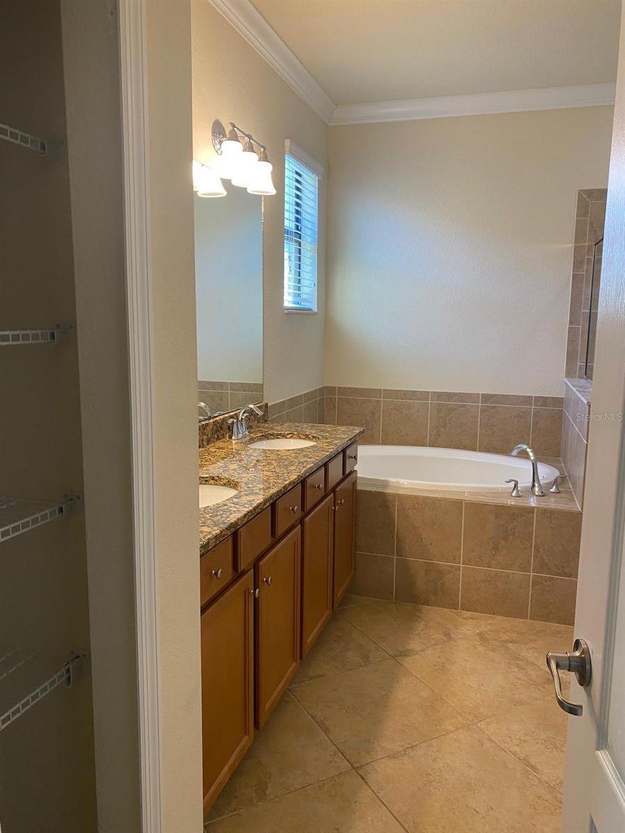 12792 Richezza Dr Property Photo 5
