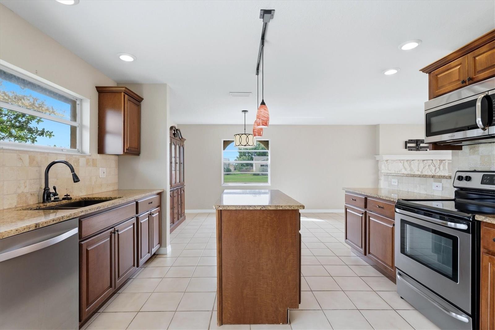 1484 Overbrook Rd Property Photo 21