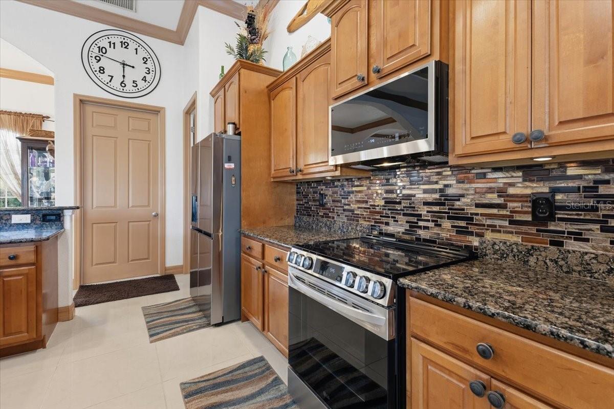 185 Rotonda Blvd E Property Photo 21