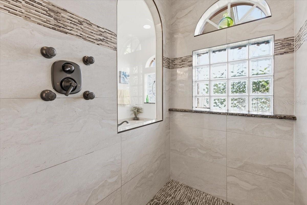 185 Rotonda Blvd E Property Photo 37