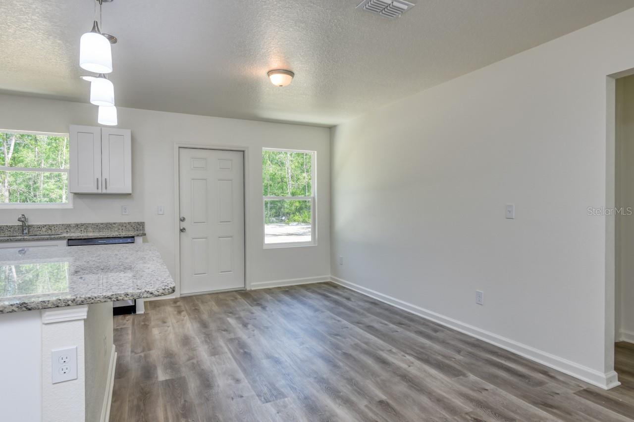 5731 Chippewa Ave Property Photo 9