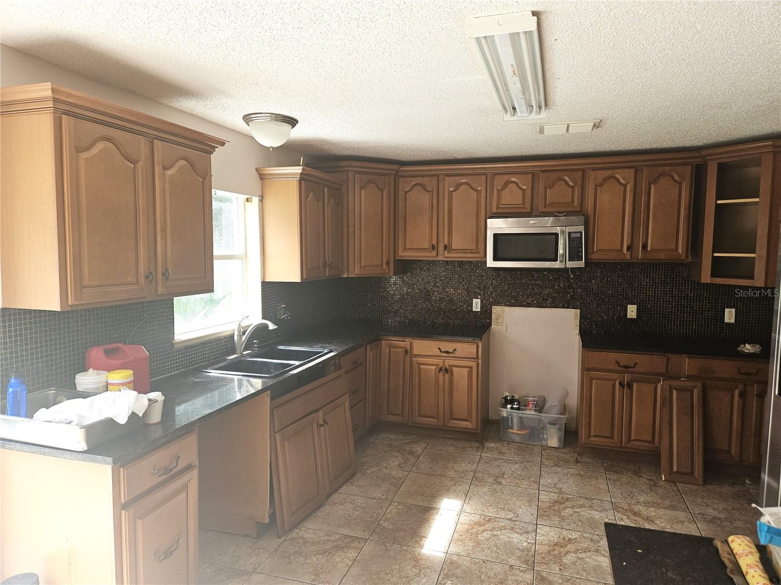 73 London Drive Property Photo 3