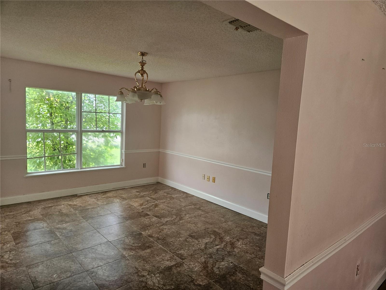 73 London Drive Property Photo 12