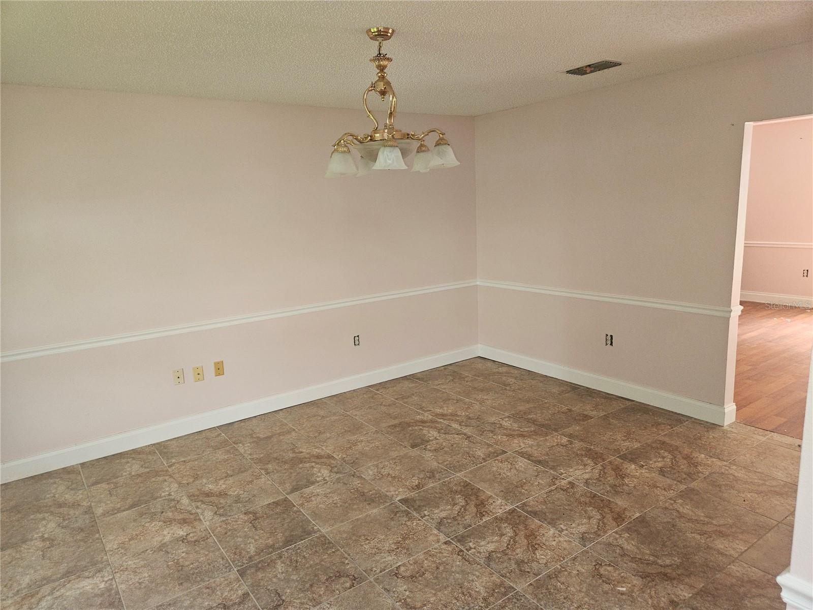 73 London Drive Property Photo 13