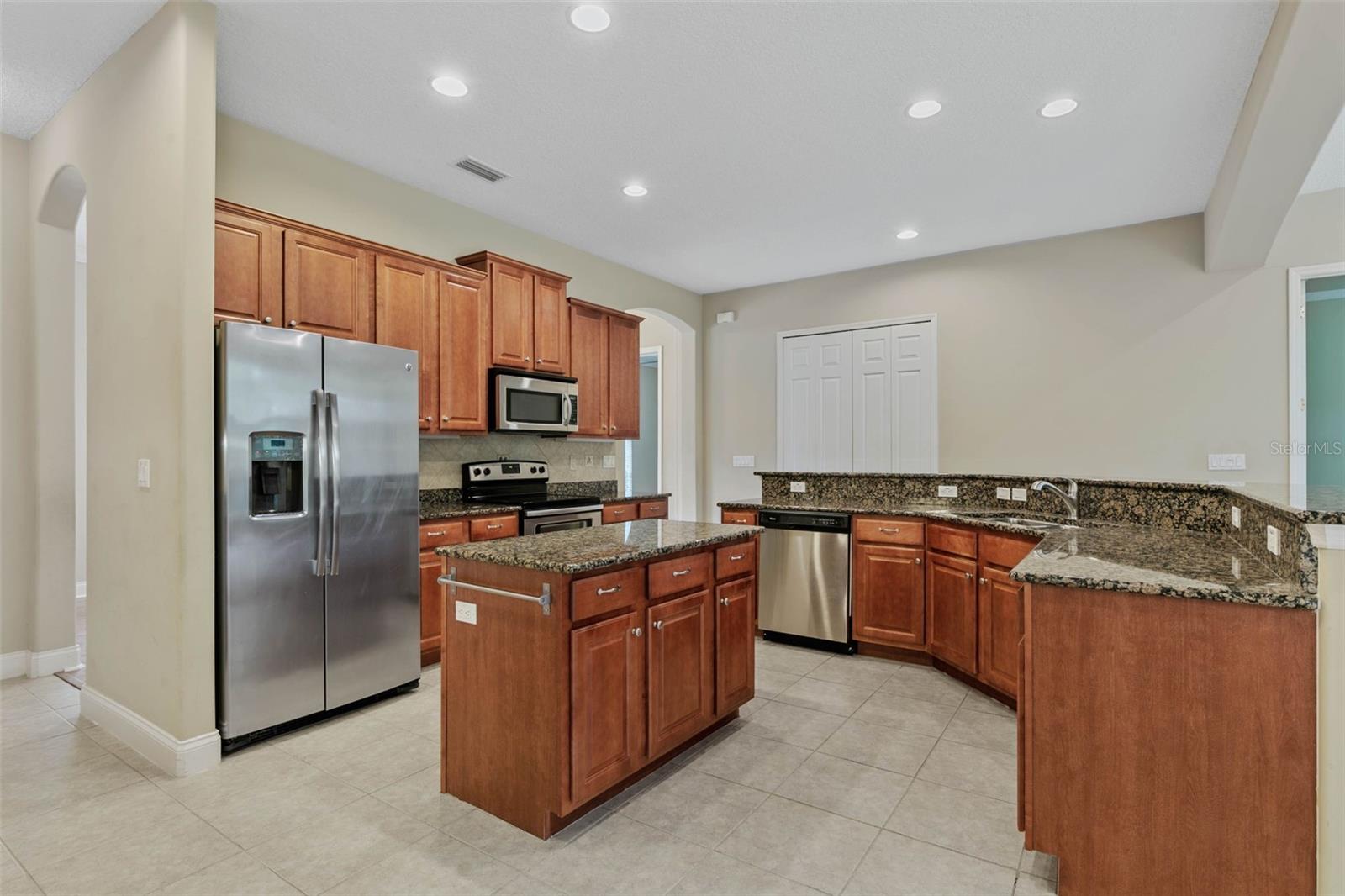 21 N Village Dr Property Photo 4