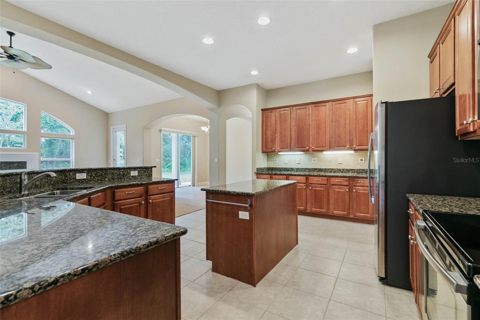 21 N Village Dr Property Photo 5