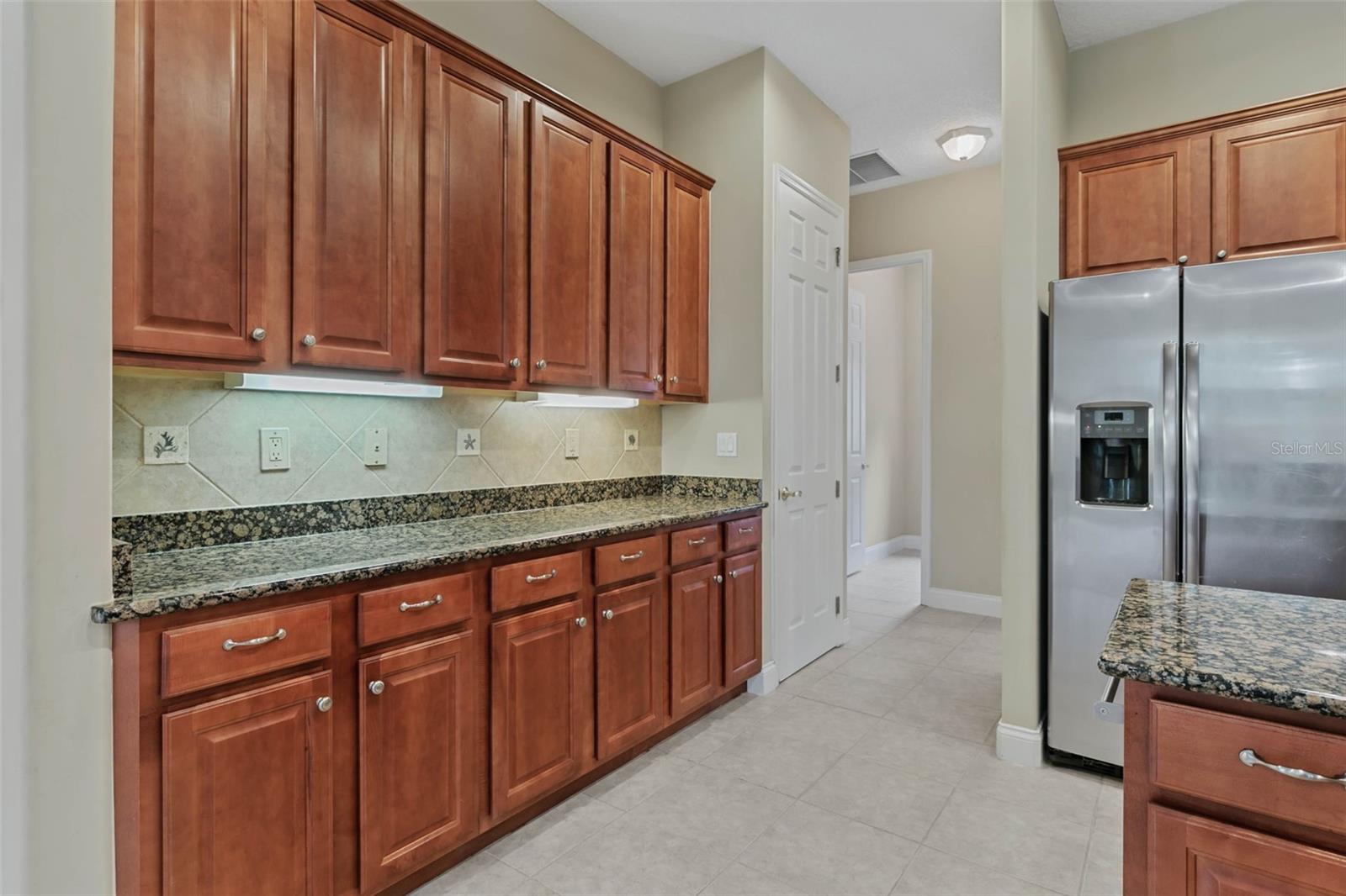 21 N Village Dr Property Photo 6
