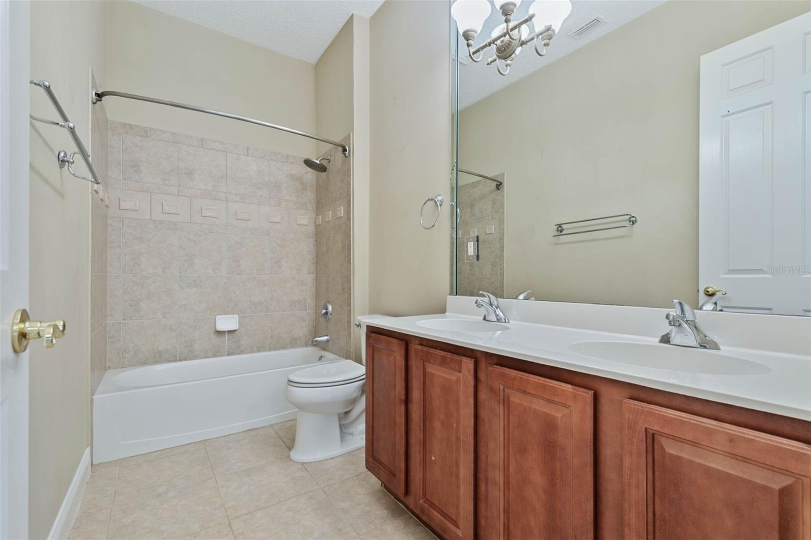 21 N Village Dr Property Photo 27