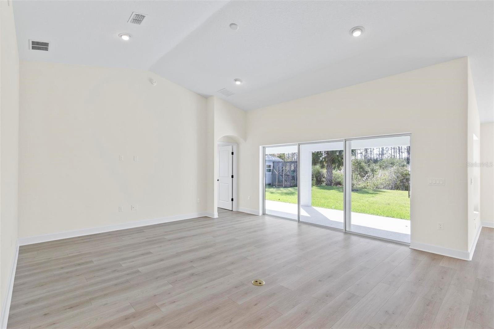 1 Seven Oaks Pl Property Photo 10