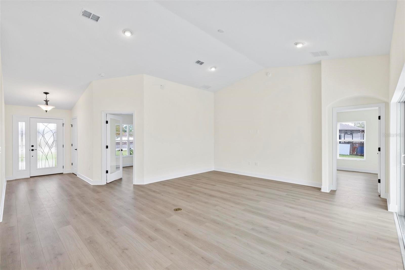 1 Seven Oaks Pl Property Photo 14