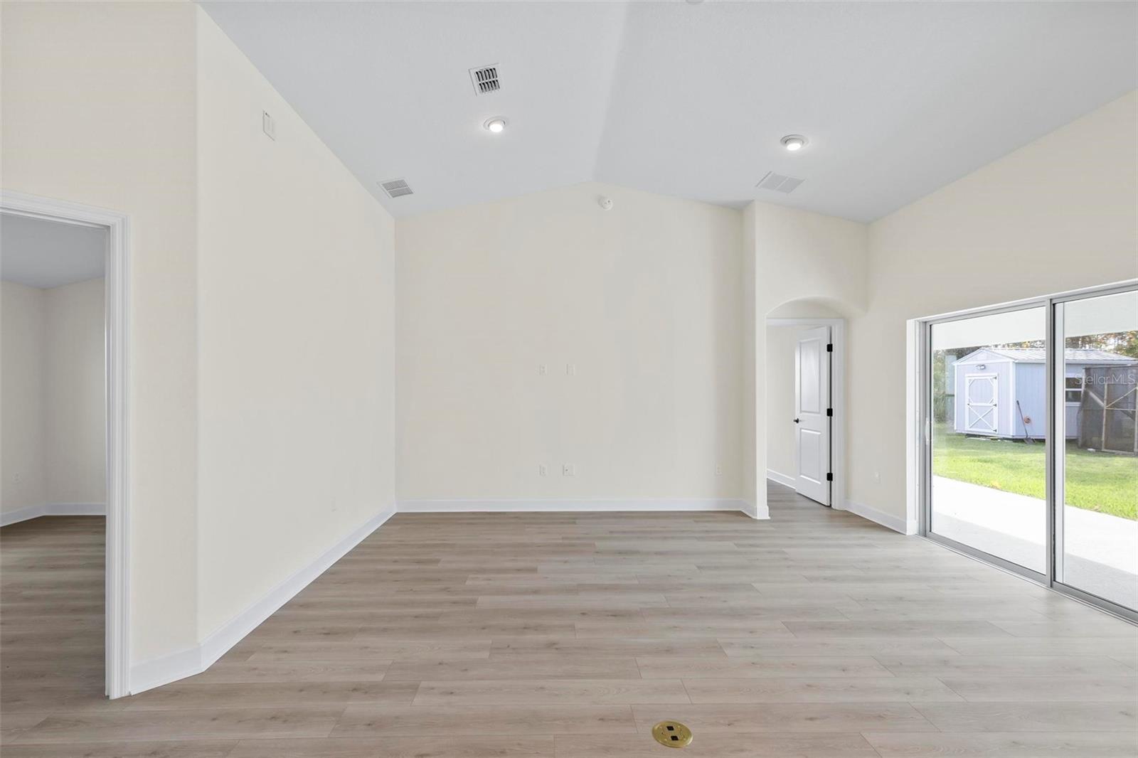 1 Seven Oaks Pl Property Photo 15