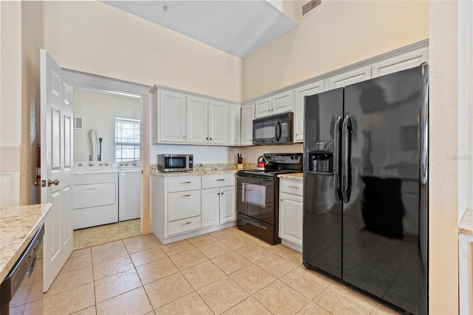 92 Washington St Property Photo 35