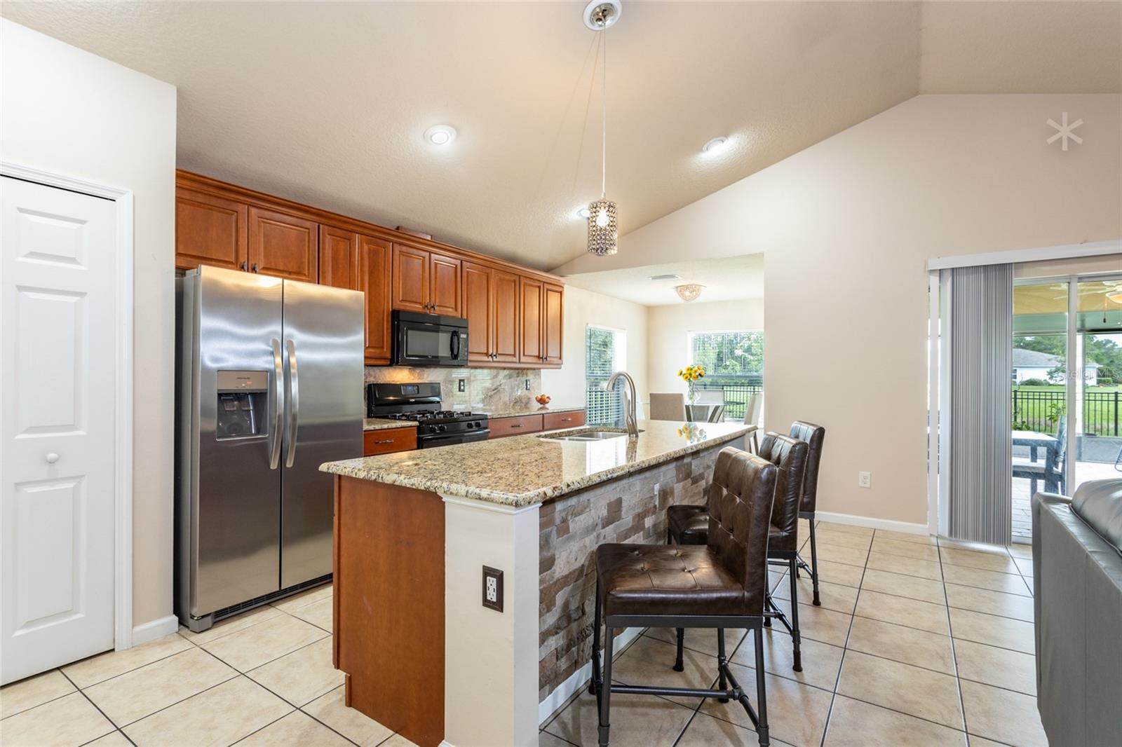 118 Golfview Ct Property Photo 4