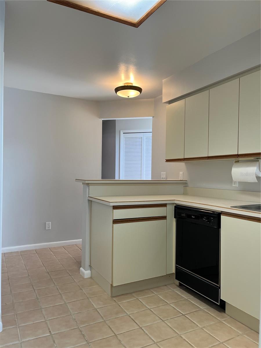 8 Marina Point Pl #8 Property Photo 9