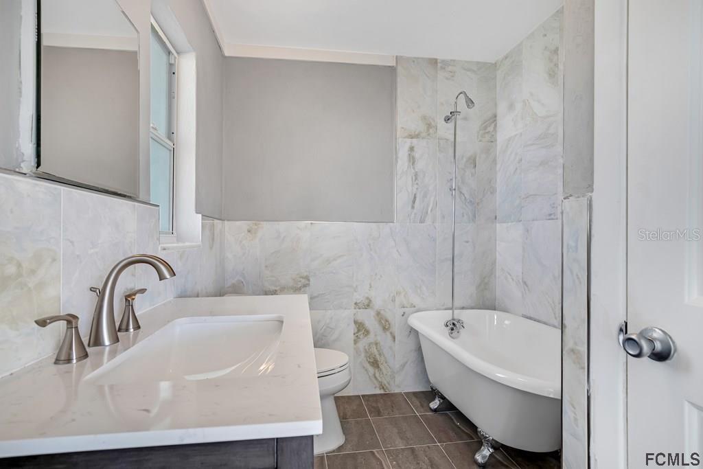 3118 N Ocean Shore Blvd Property Photo 4