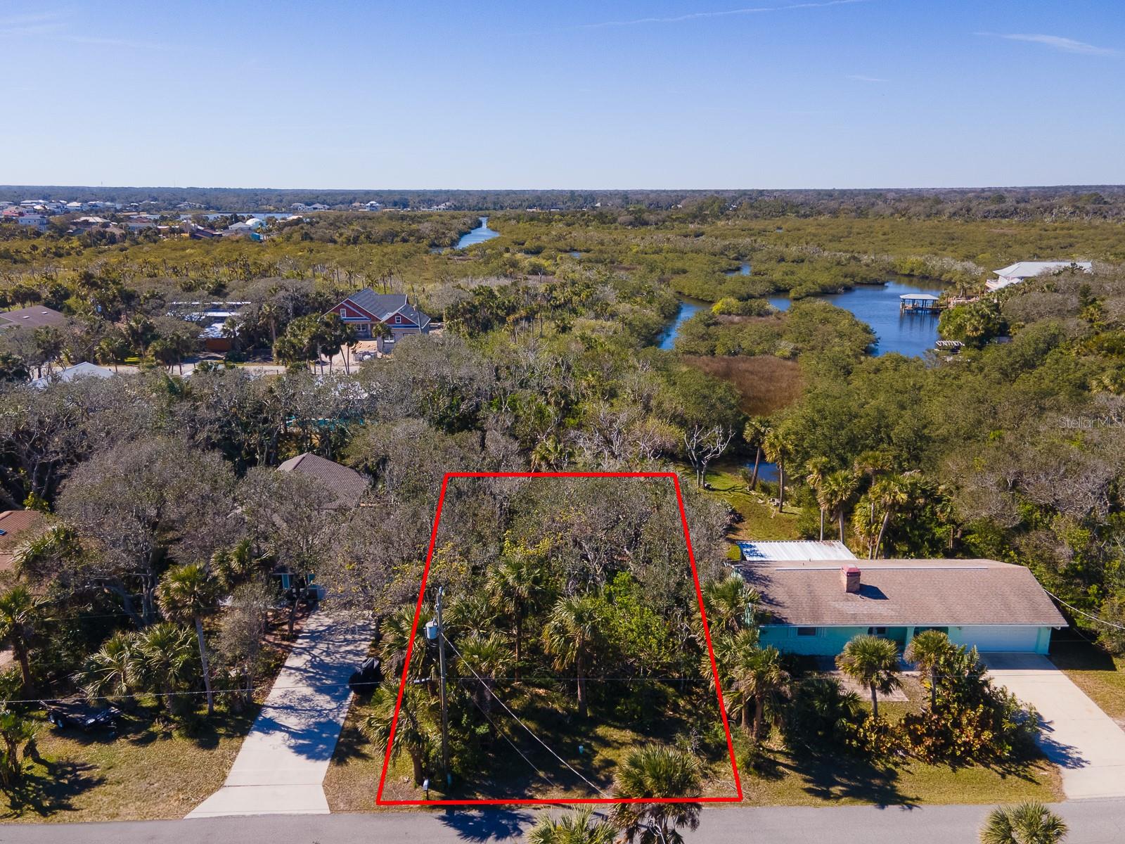 2230 S Daytona Ave Property Photo 2