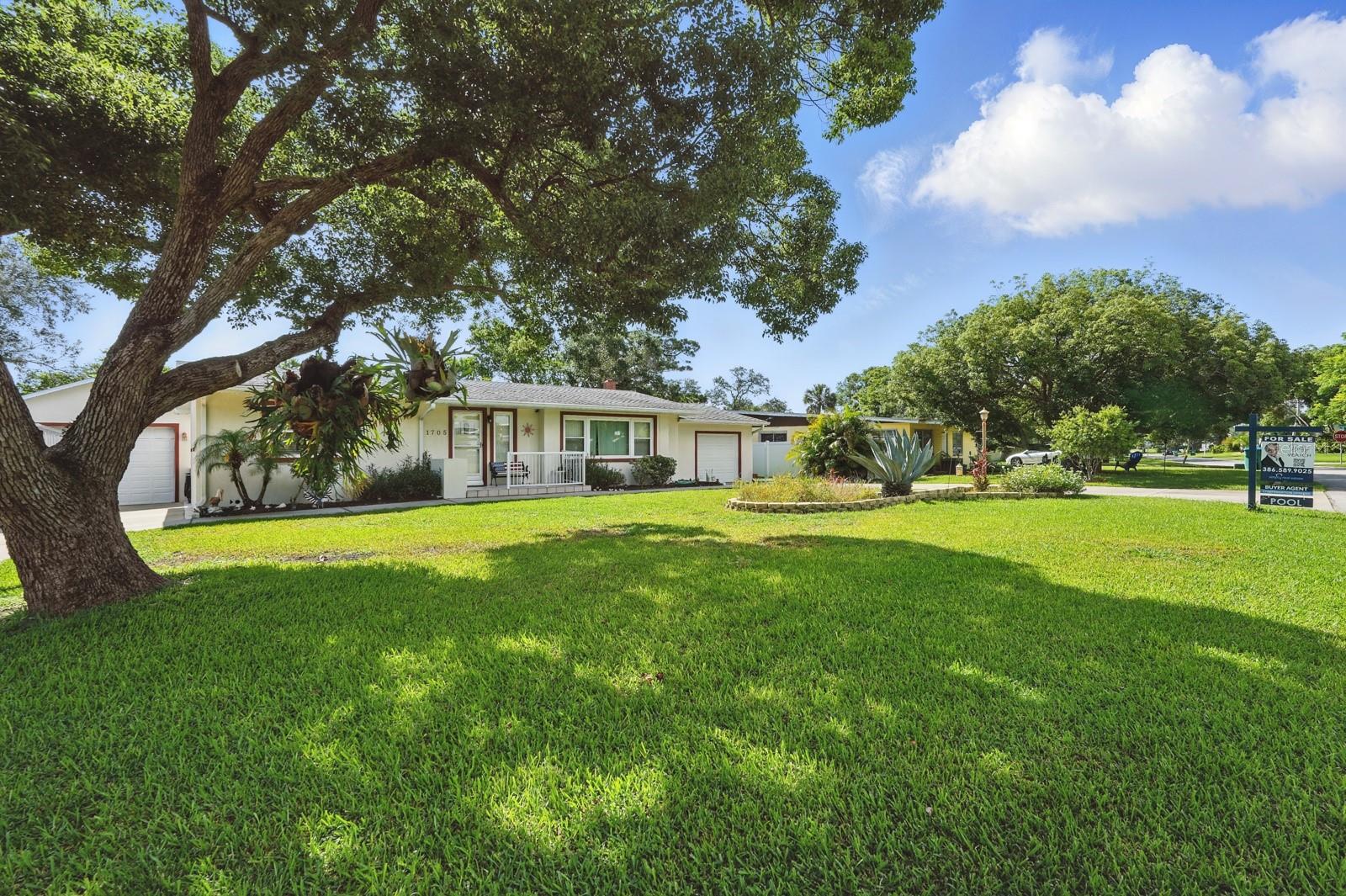 1705 Cordova Ave Property Photo 1