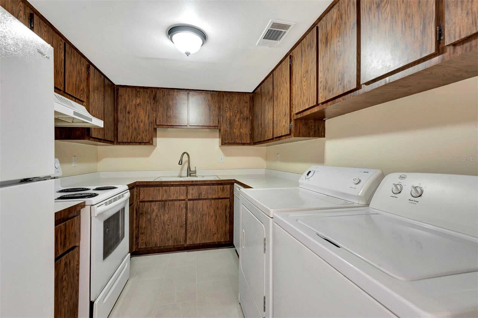 48 Club House Dr #106 Property Photo 6