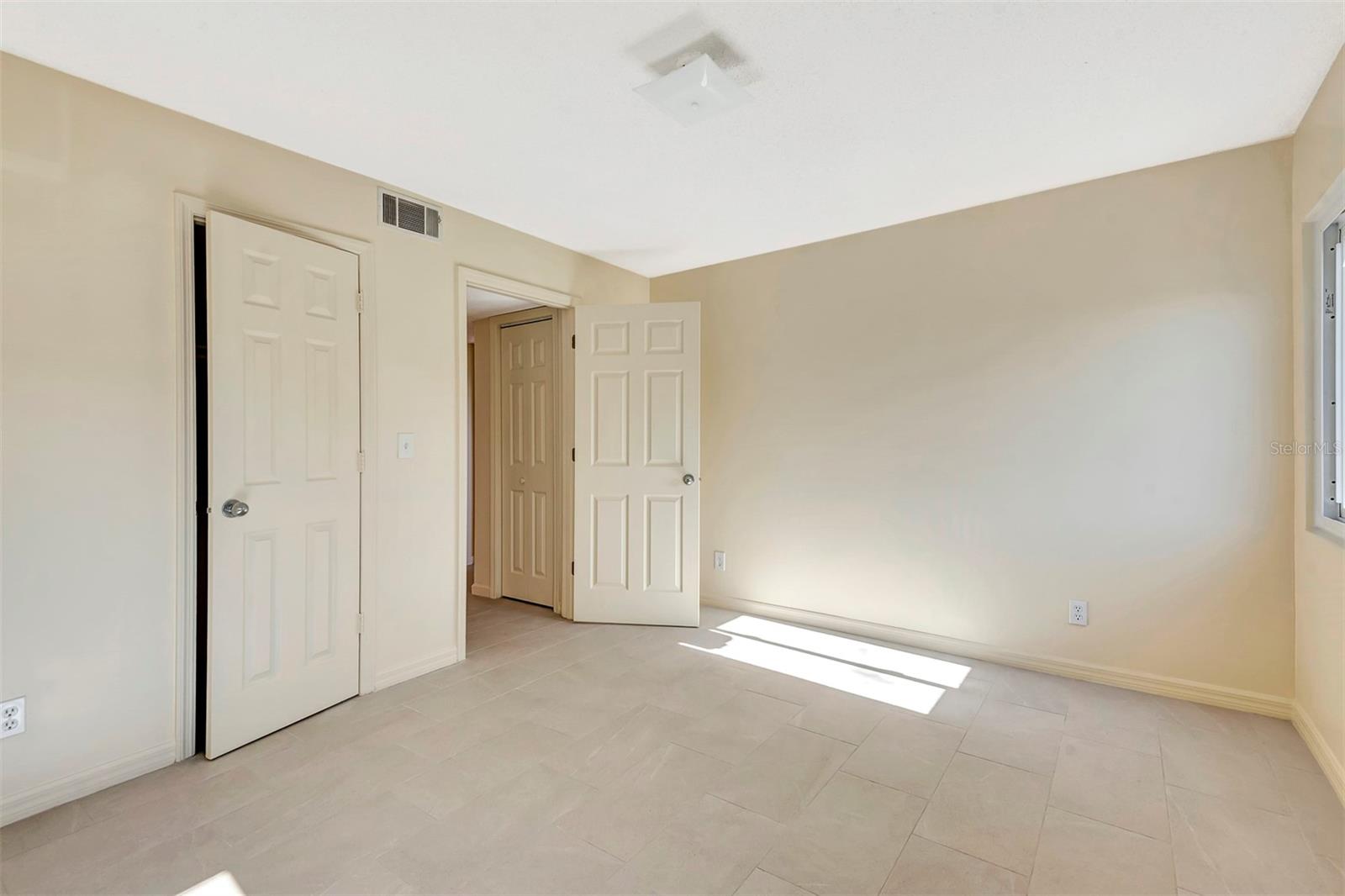 48 Club House Dr #106 Property Photo 17