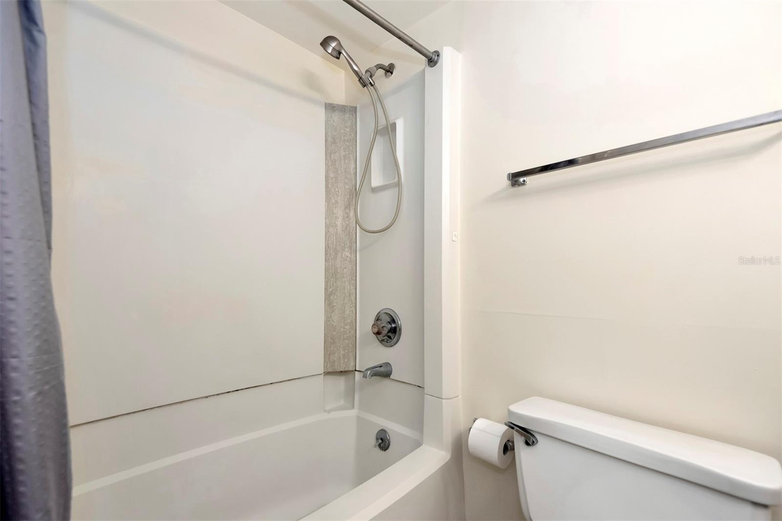 48 Club House Dr #106 Property Photo 20