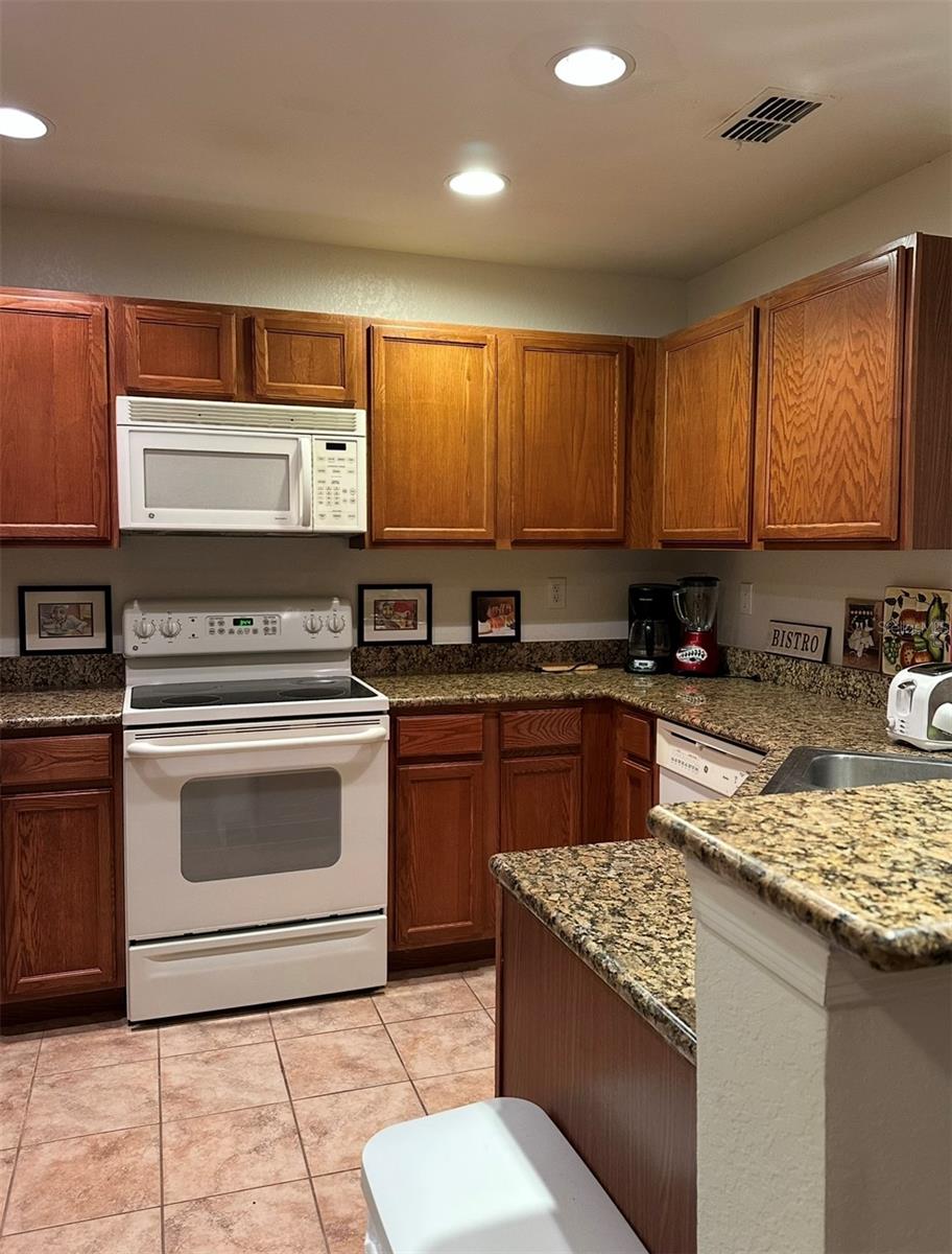 4600 E Moody Blvd #3j Property Photo 3