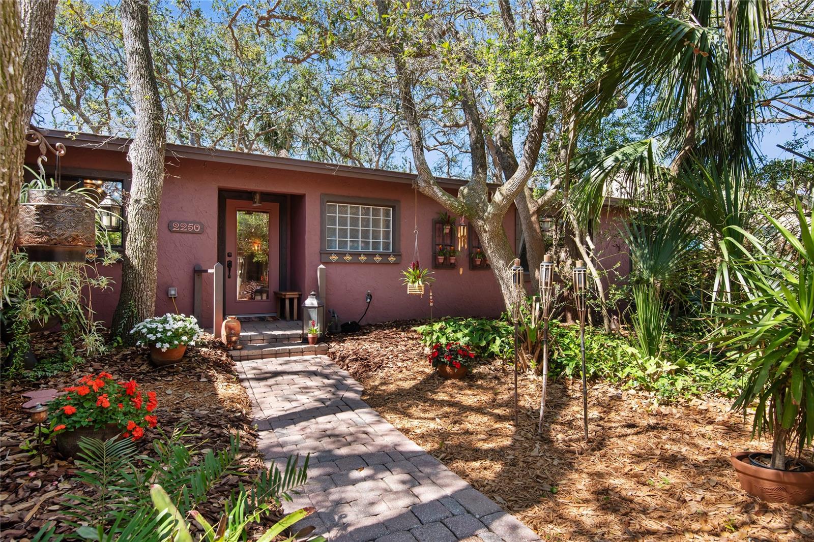 2250 S Daytona Ave Property Photo