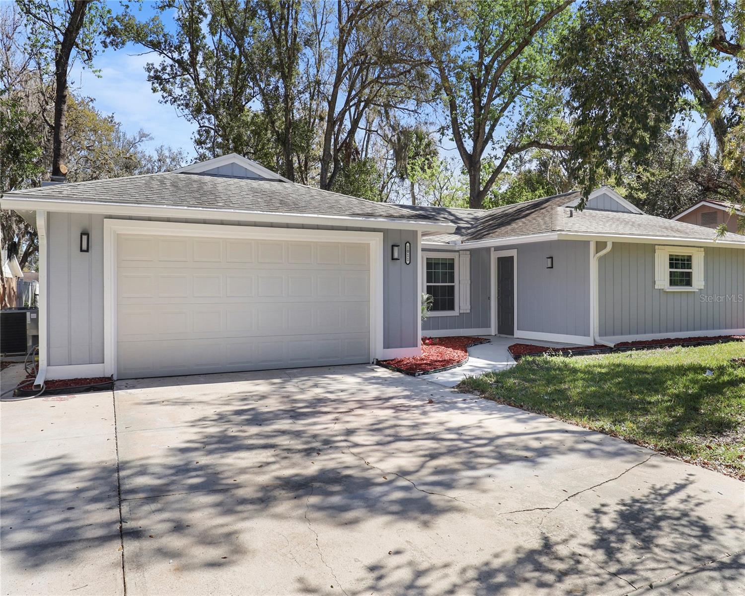 1011 Indian Oaks W Property Photo