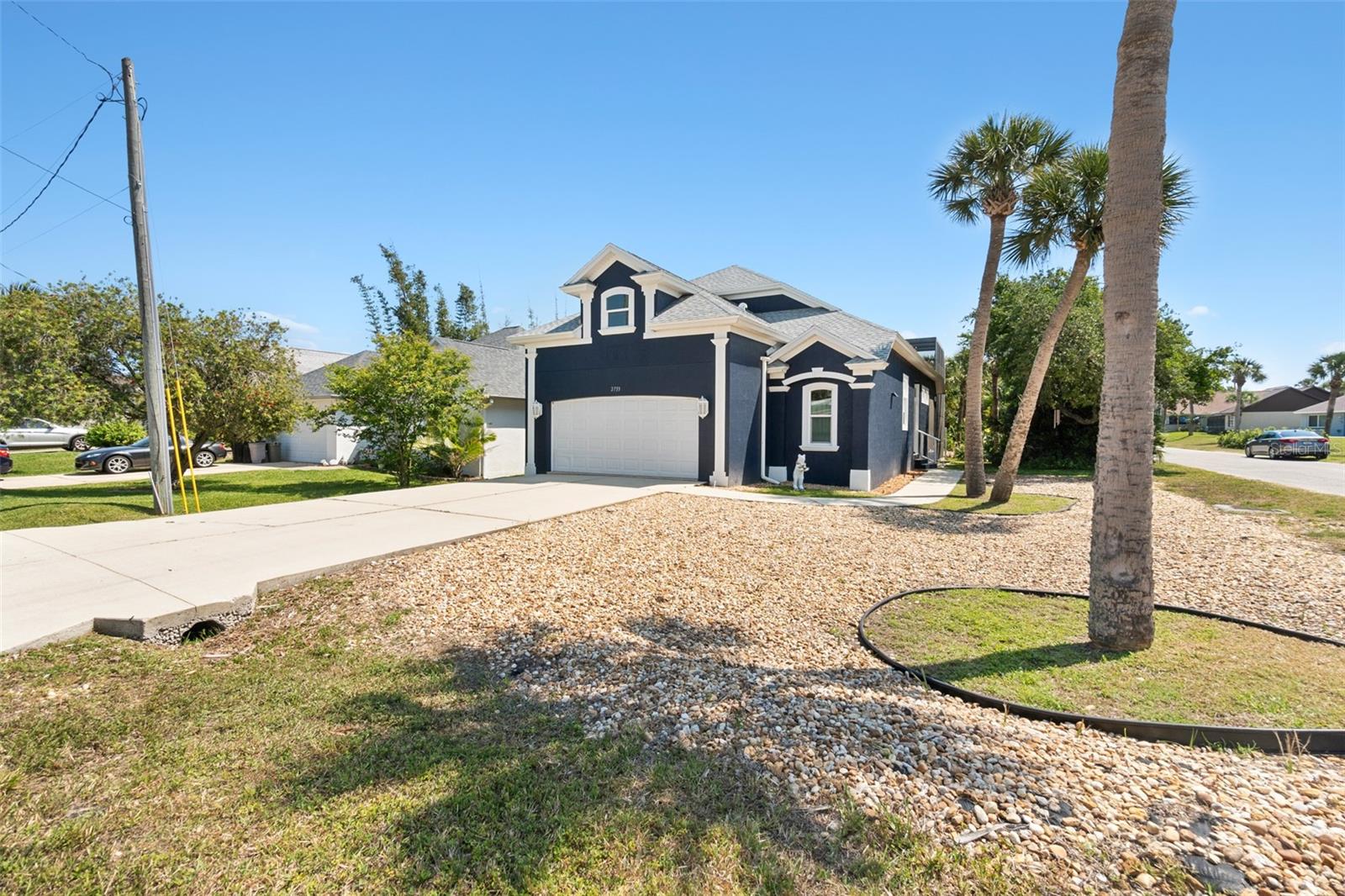 2733 S Daytona Ave Property Photo