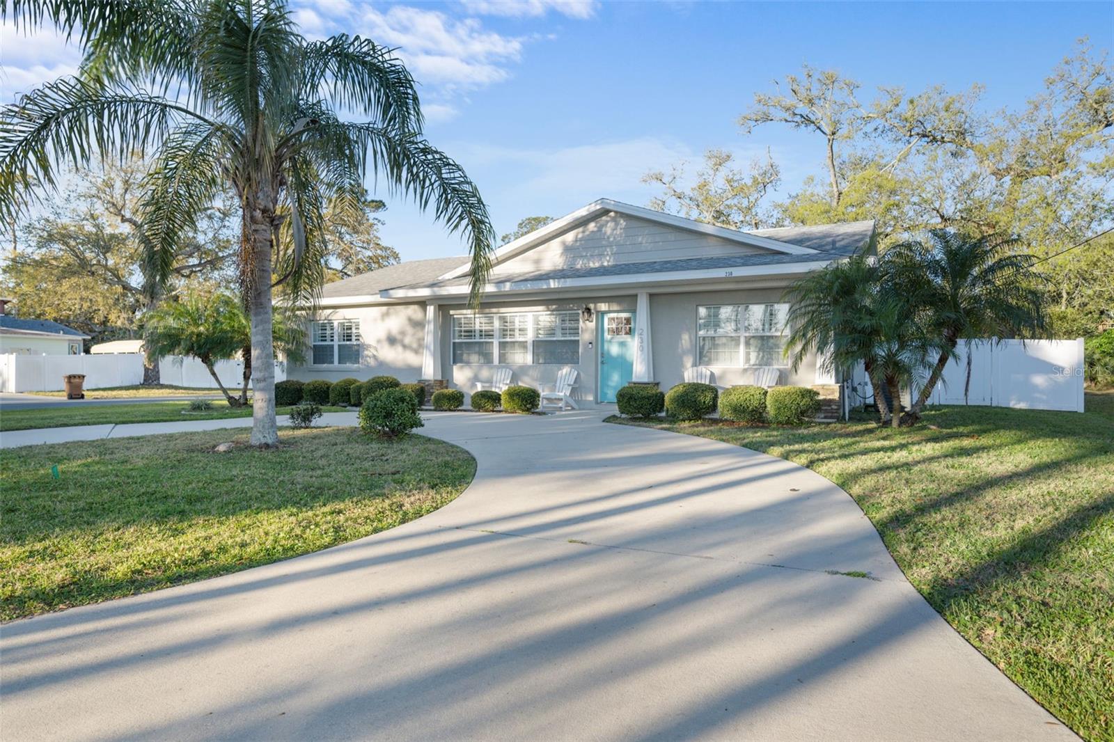 230 Palm Dr Property Photo