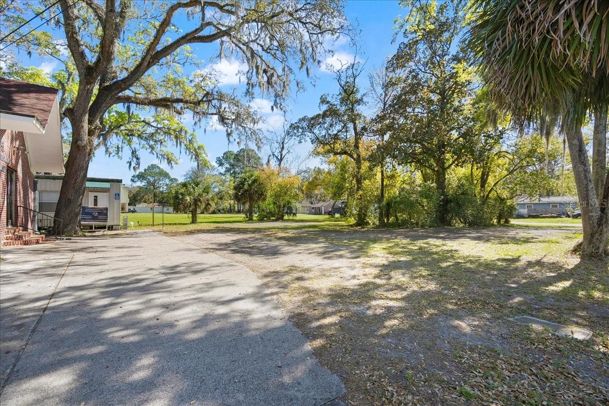 1434 Oakhurst Ave Property Photo 43
